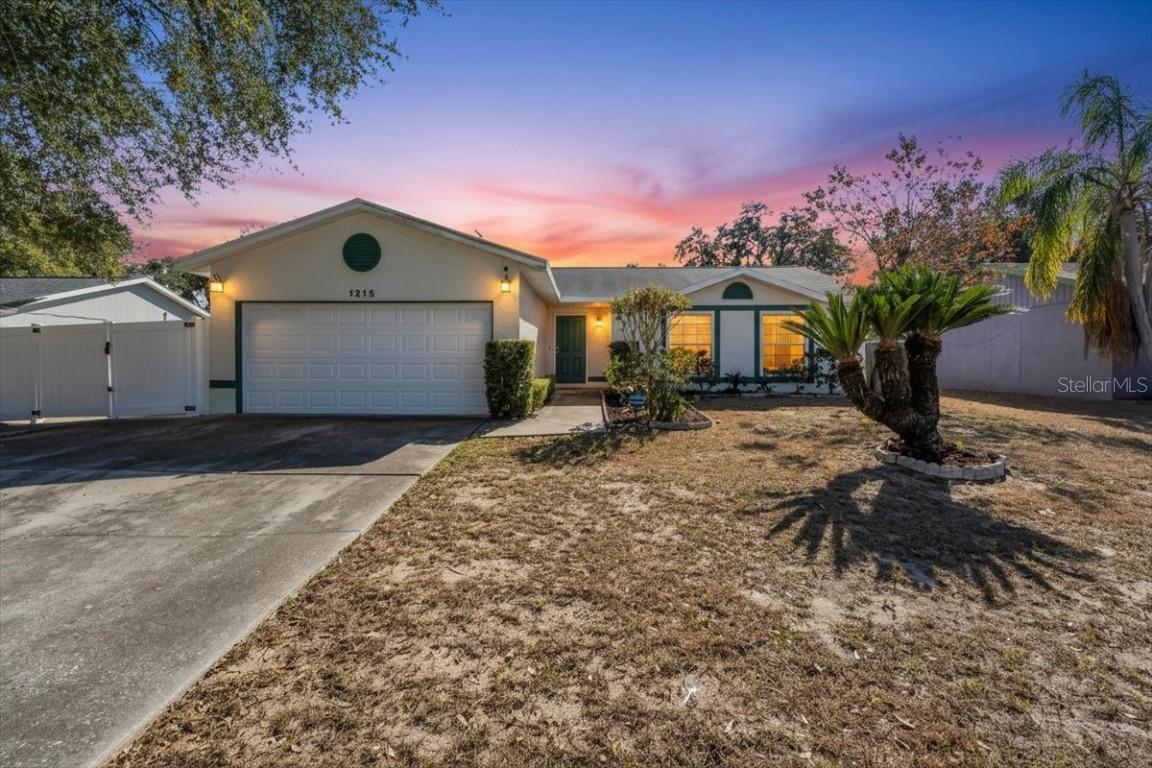 1215 Edgerton Dr., Valrico, FL 33594