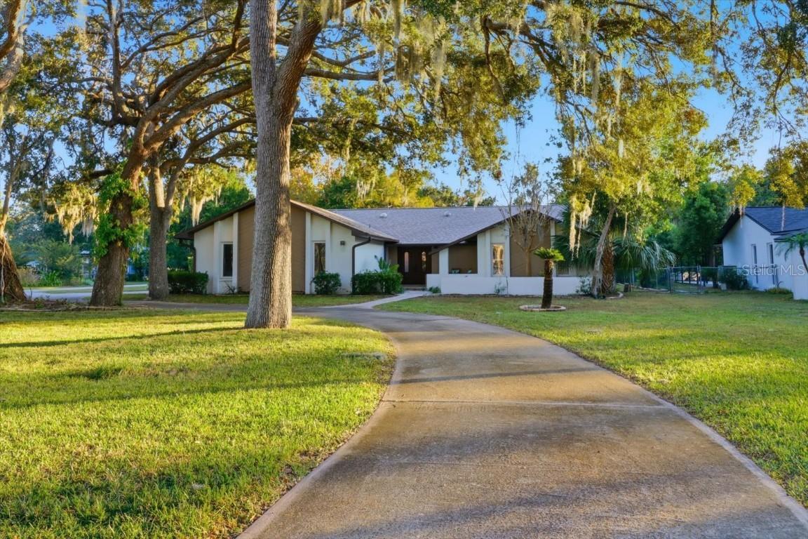 11806 W Riverhaven Dr., Homosassa, FL 34448