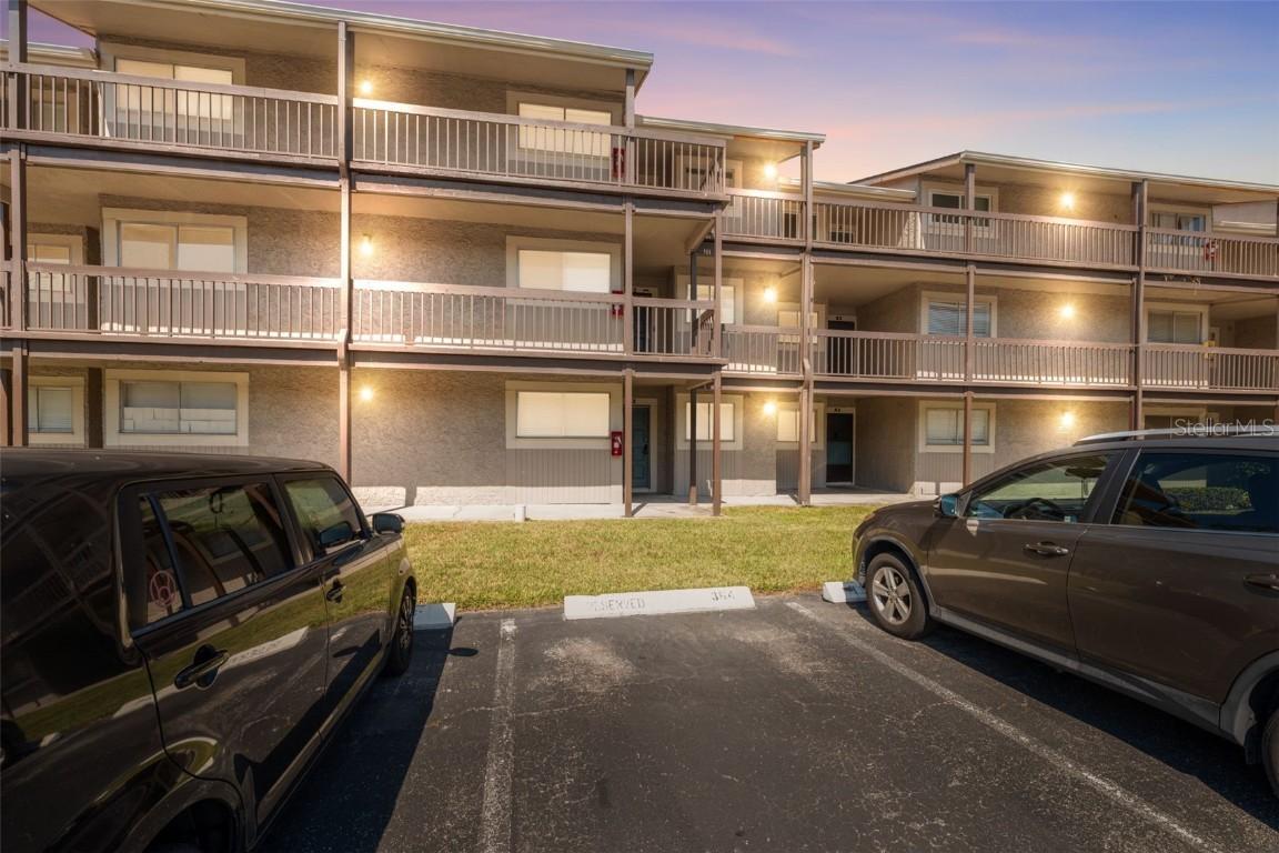 6308 Newtown Cir. #8B2, Tampa, FL 33615