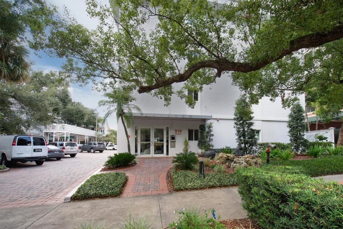 210 5th Ave. #402, St Petersburg, FL 33701
