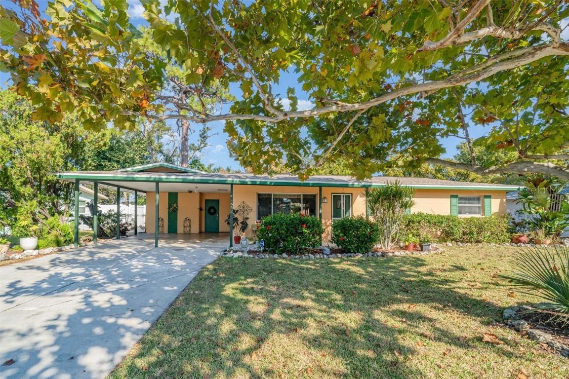 4652 Maceachen Blvd., Sarasota, FL 34233