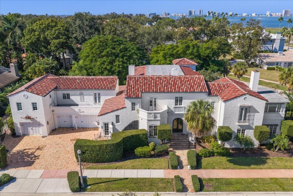 1102 Palm View Ave., Belleair, FL 33756