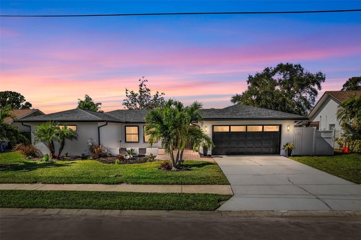 6742 Tequesta Dr., Seminole, FL 33777