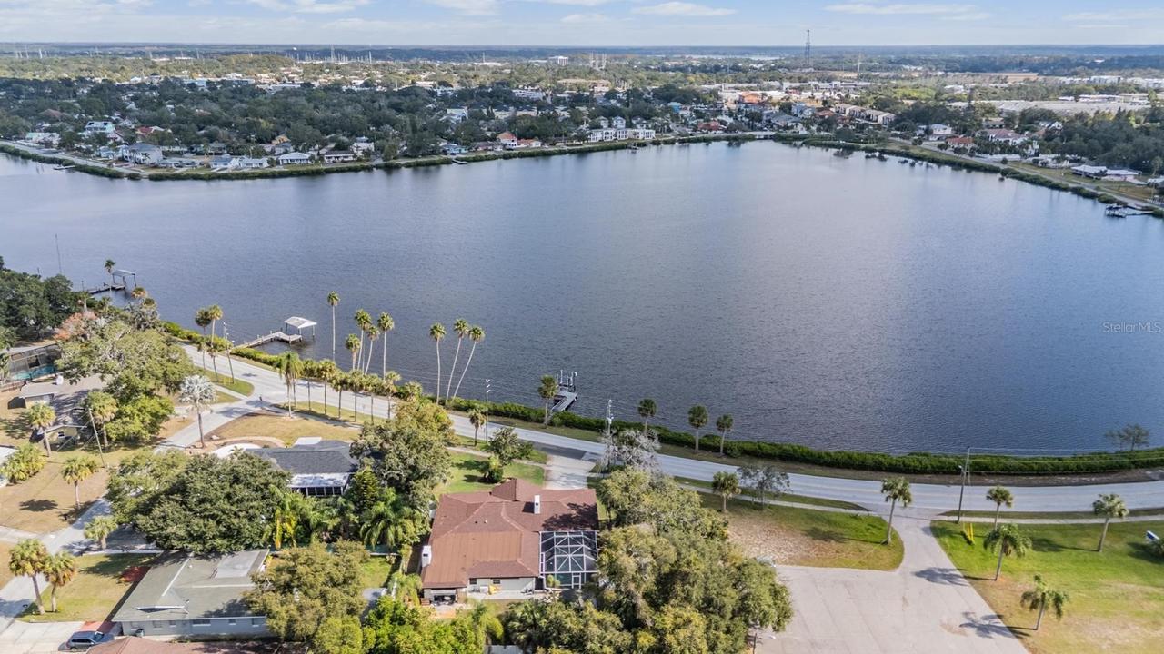 302 Whitcomb Blvd., Tarpon Springs, FL 34689
