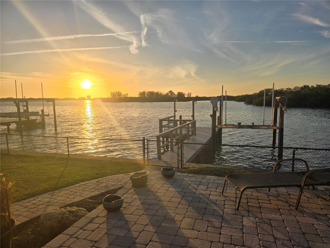 5694 Oakhurst Dr., Seminole, FL 33772