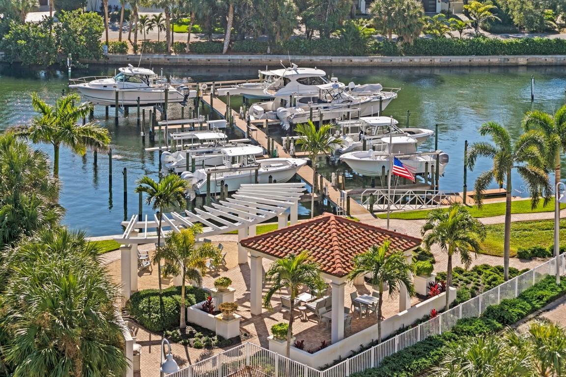 1325 Snell Isle Blvd. #811, St Petersburg, FL 33704