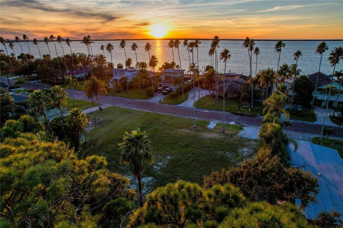 1645 Santa Barbara Dr., Dunedin, FL 34698