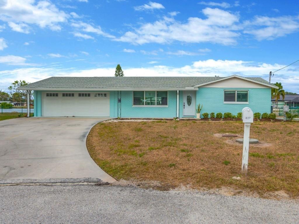 827 Blue Heron Blvd., Ruskin, FL 33570