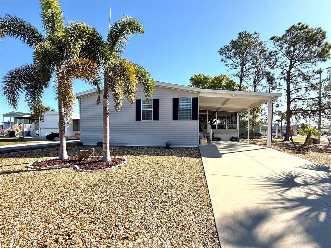 101 W Saint Johns Way, Apollo Beach, FL 33572