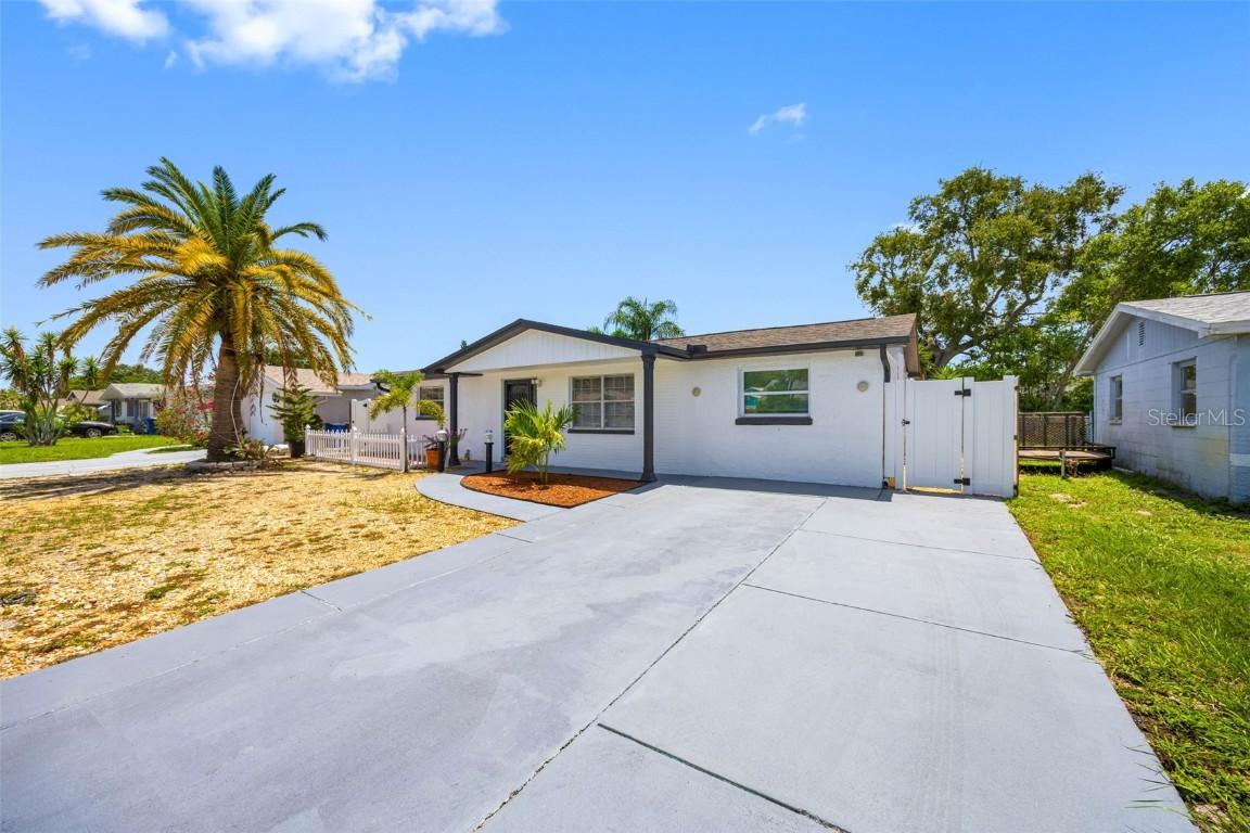 1036 Viking Dr., Holiday, FL 34691