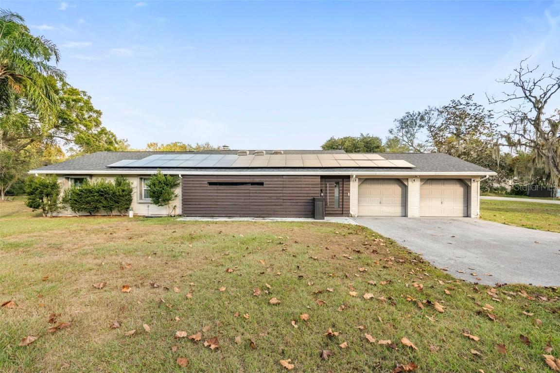 2406 Meadowbrook Dr., Lutz, FL 33558