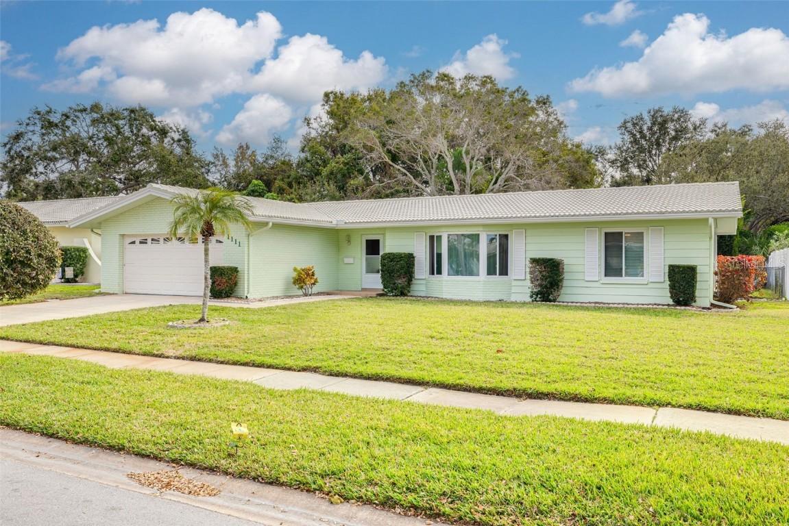 1111 Mclean St., Dunedin, FL 34698