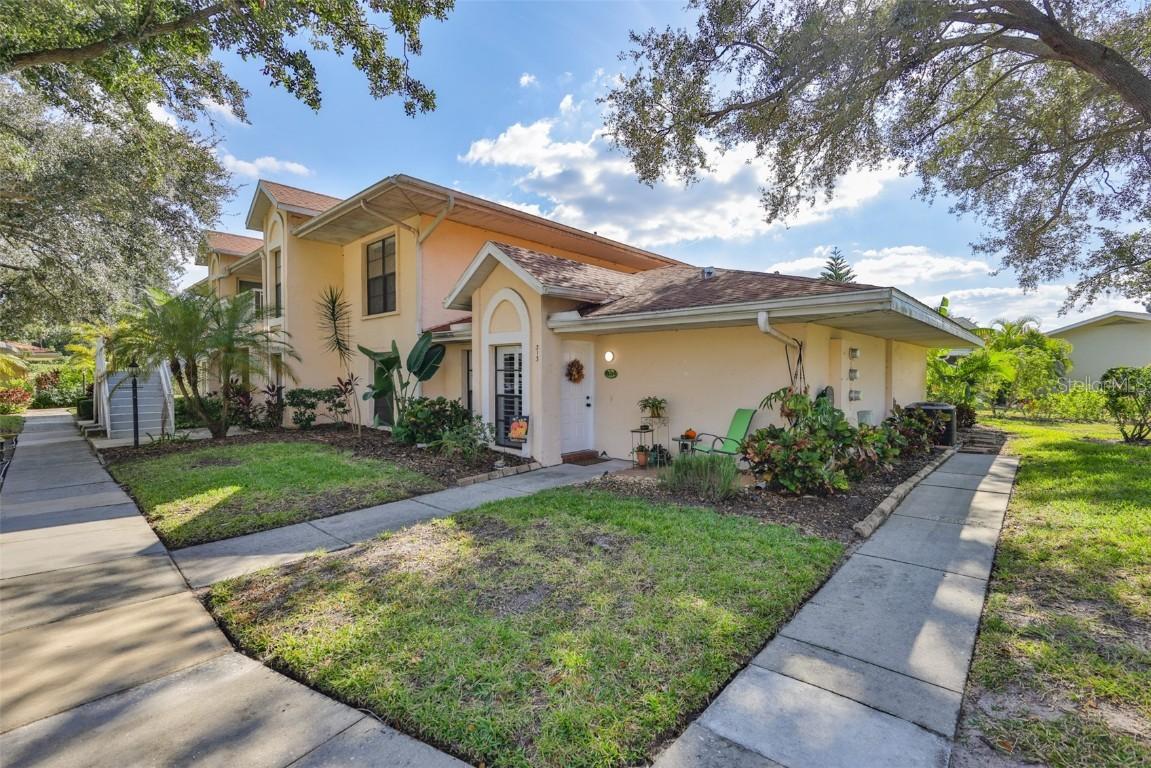 313 Knottwood Ct., Sun City Center, FL 33573