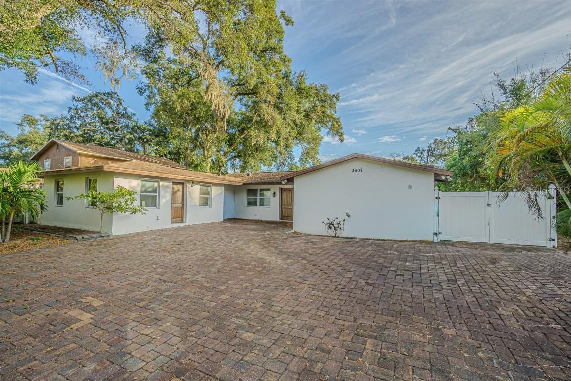 3607 E Hanna Ave., Tampa, FL 33610