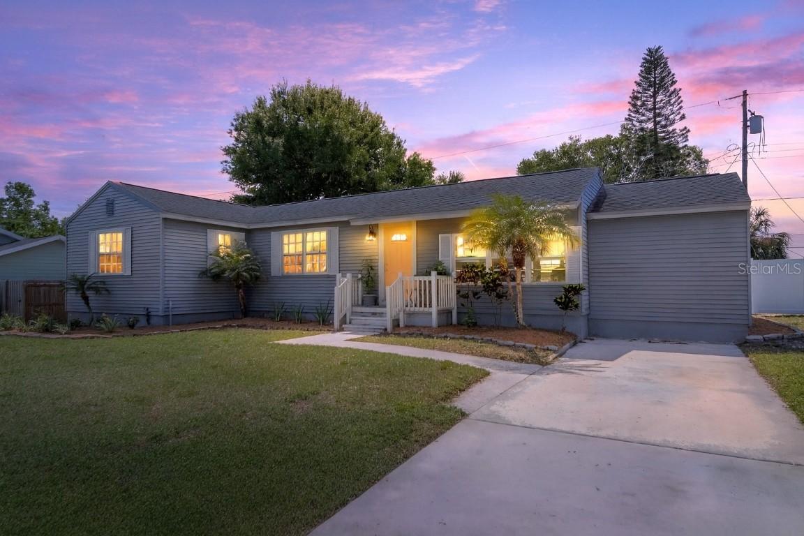 1528 W River Shore Way, Tampa, FL 33603