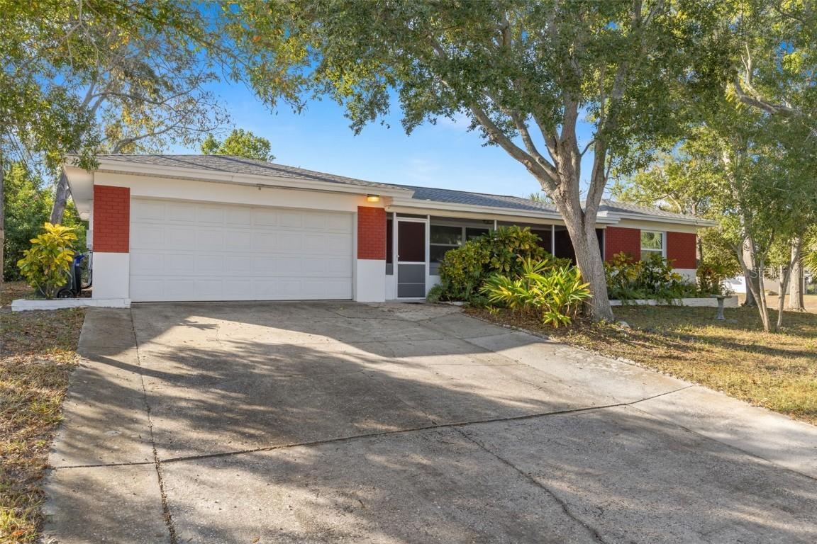 885 James St., Dunedin, FL 34698