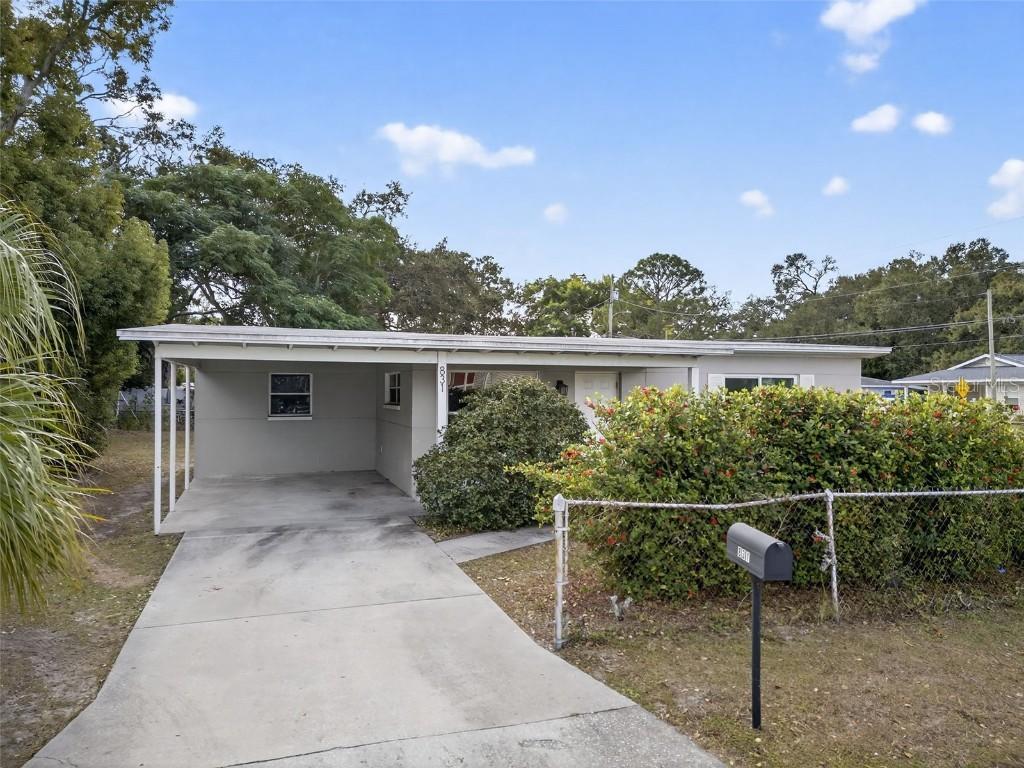 831 Woodlawn St., Clearwater, FL 33756