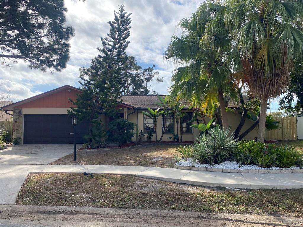 9582 103rd Ave., Seminole, FL 33777