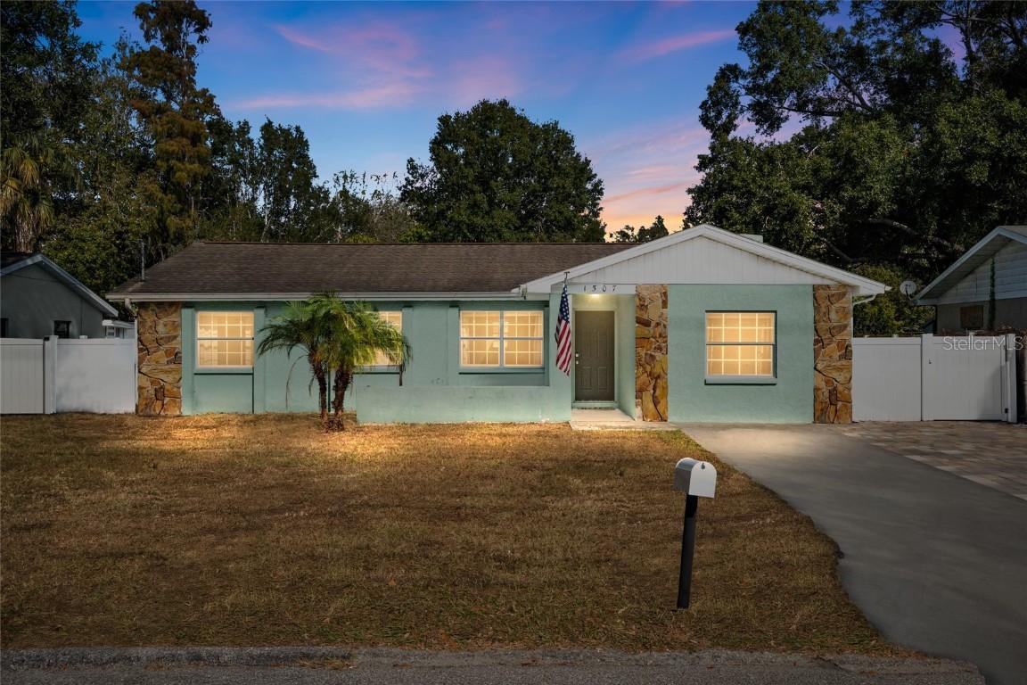 1507 W Kirby St., Tampa, FL 33604