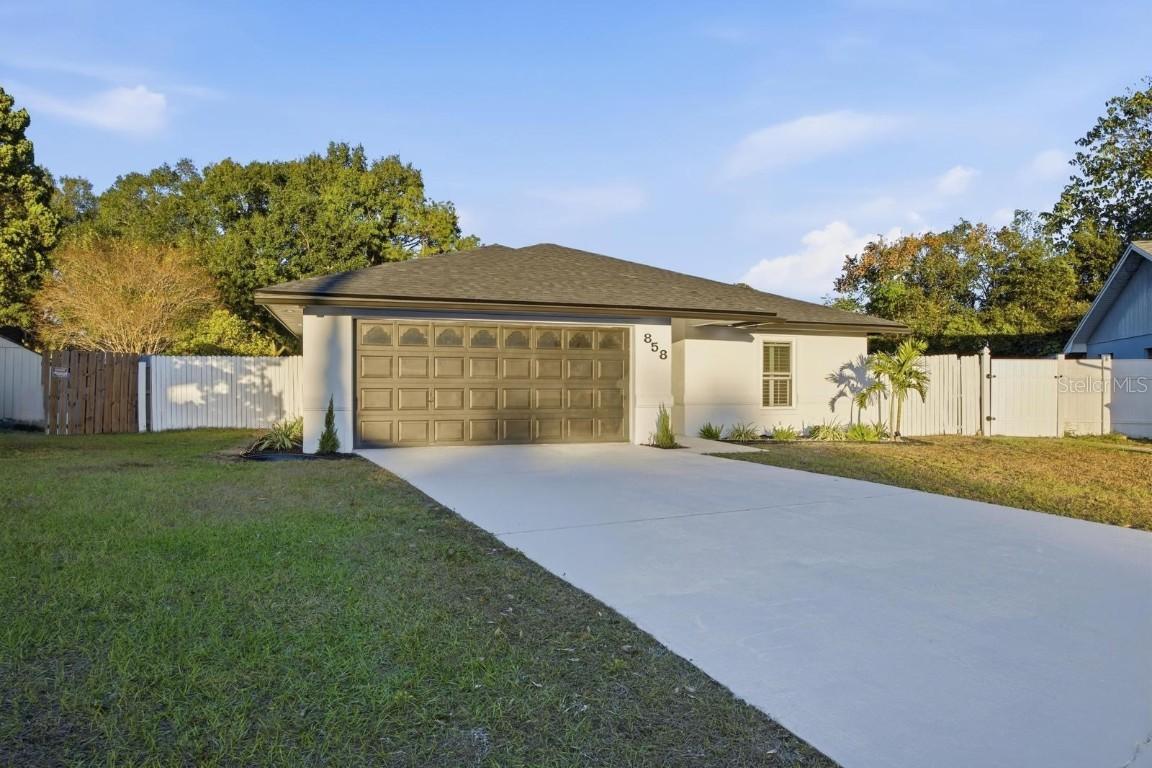858 Concord Ln., Lakeland, FL 33809