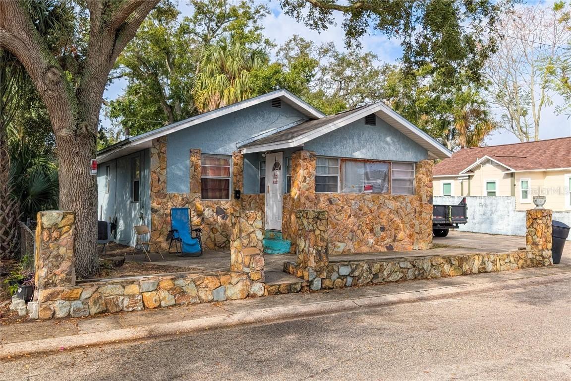 2011 Auburn St., St Petersburg, FL 33712