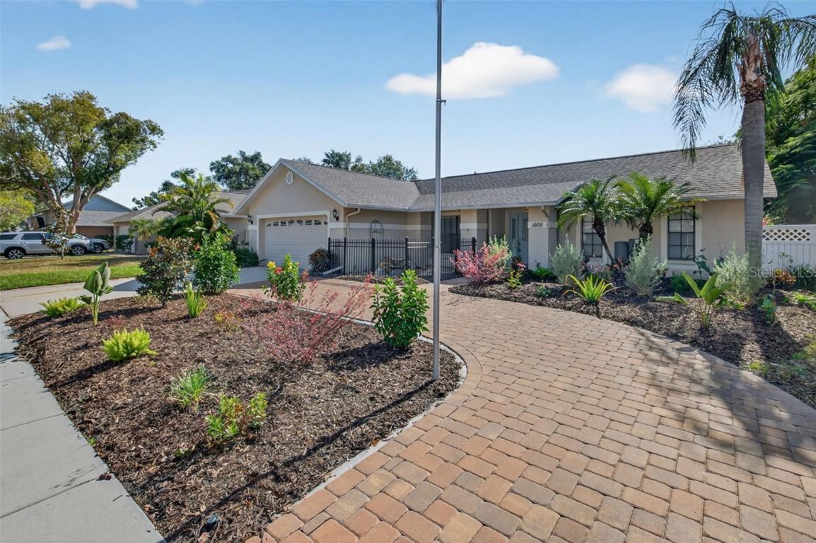 1609 Shady Leaf Dr., Valrico, FL 33596