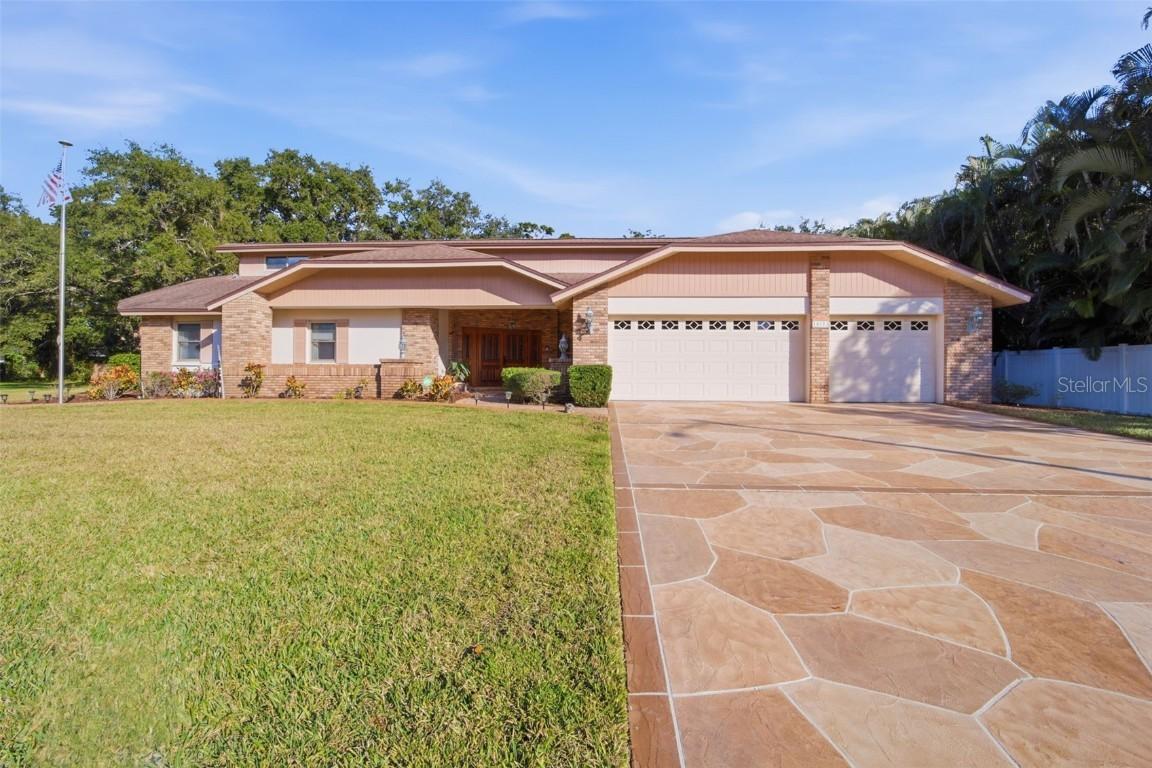 10353 Barry Dr., Largo, FL 33774