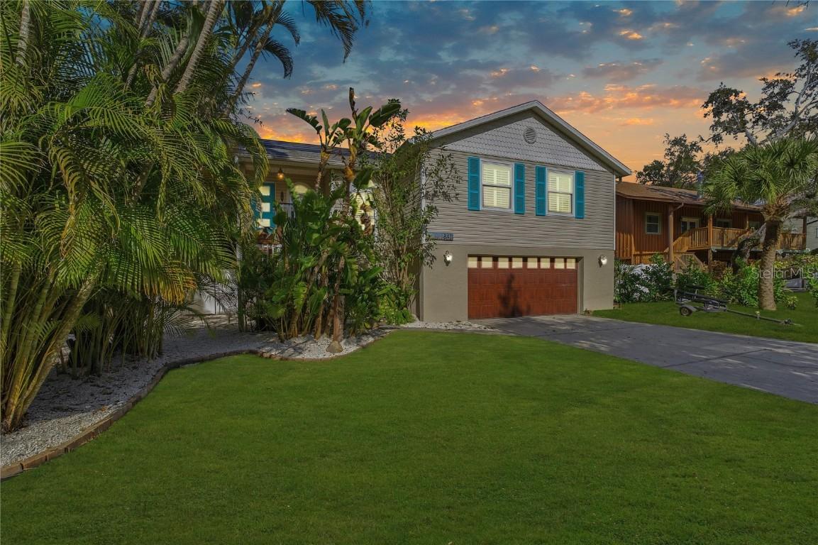 841 Delaware Ave., Palm Harbor, FL 34683