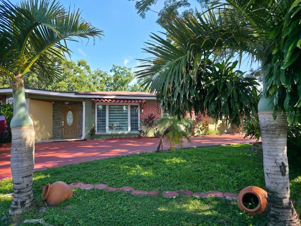 2301 W Robson St., Tampa, FL 33604