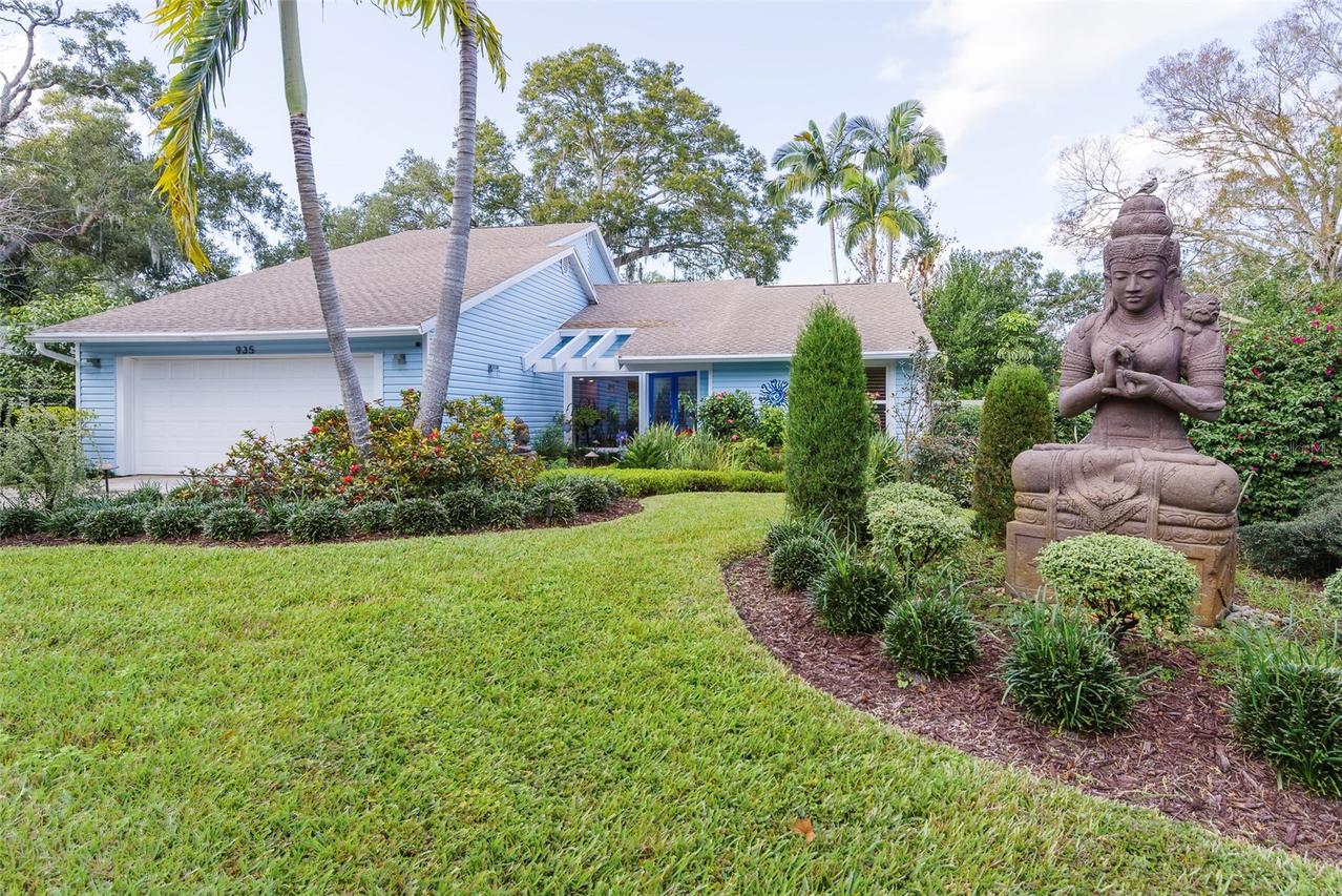 935 42nd Ave., St Petersburg, FL 33703