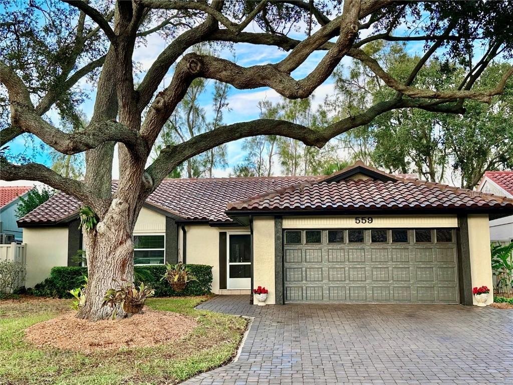 559 Quintana Pl., St Petersburg, FL 33703