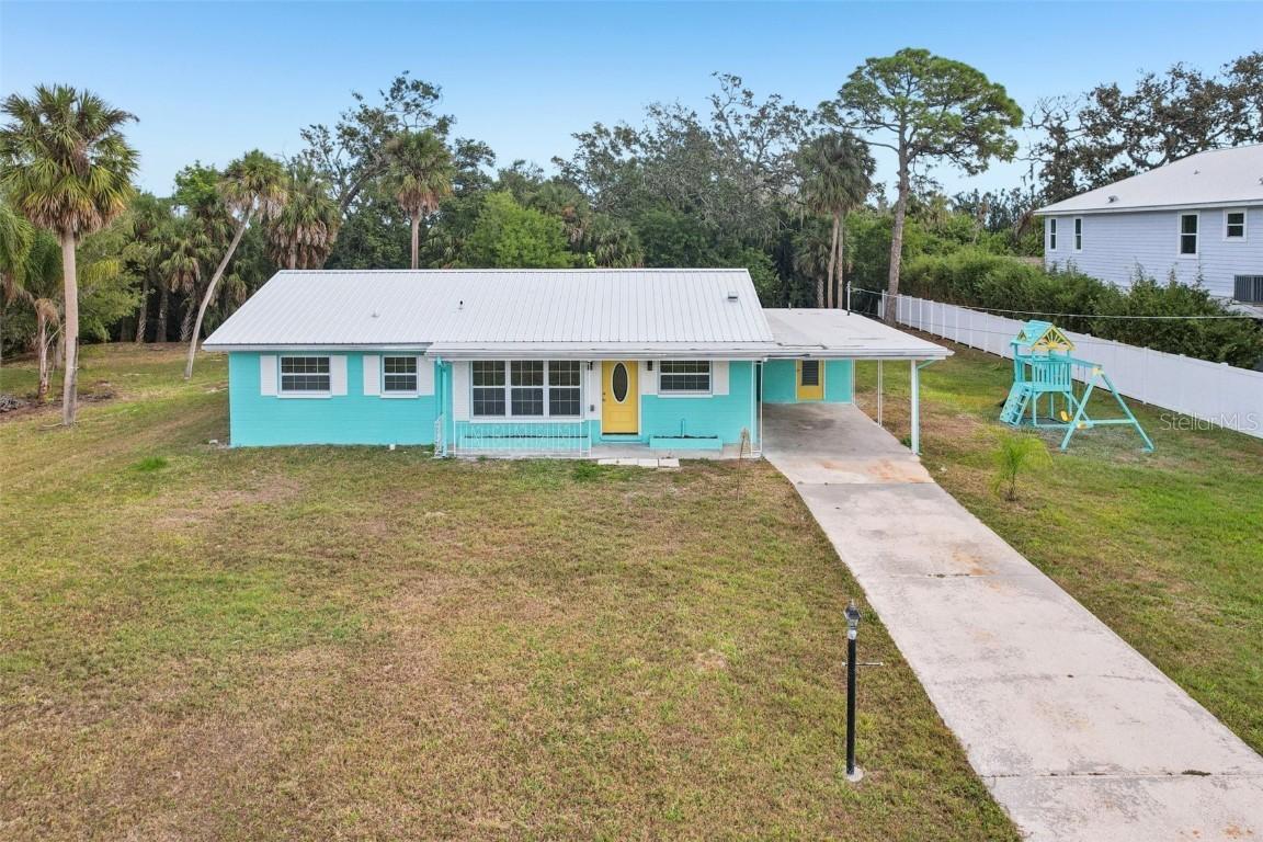 215 17th St., Ruskin, FL 33570