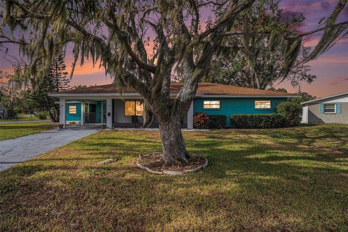 301 Carlyle Blvd., Ruskin, FL 33570