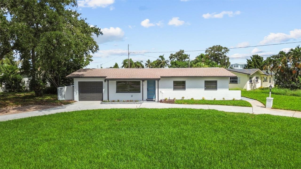 3621 Searobin Dr., St Petersburg, FL 33705