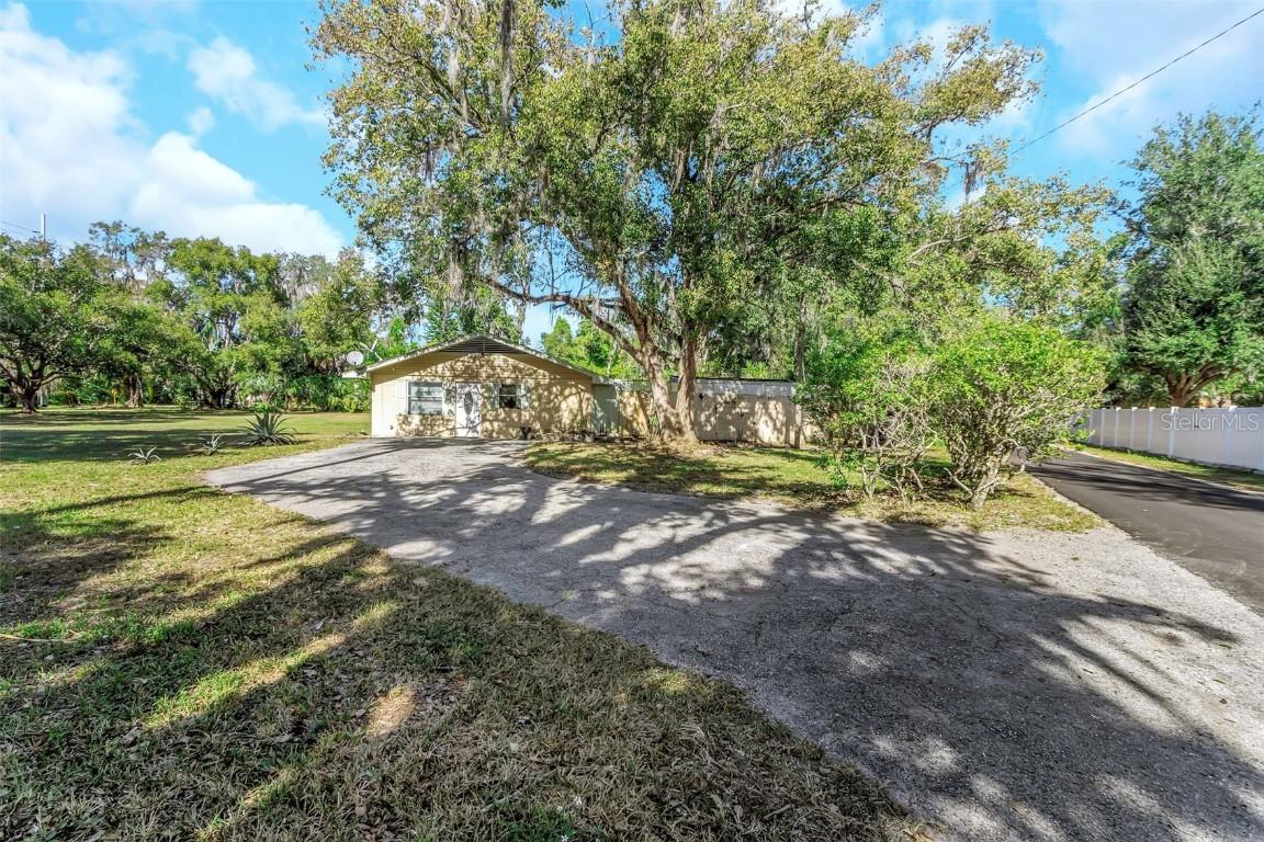 17902 Burnside Rd., Lutz, FL 33548