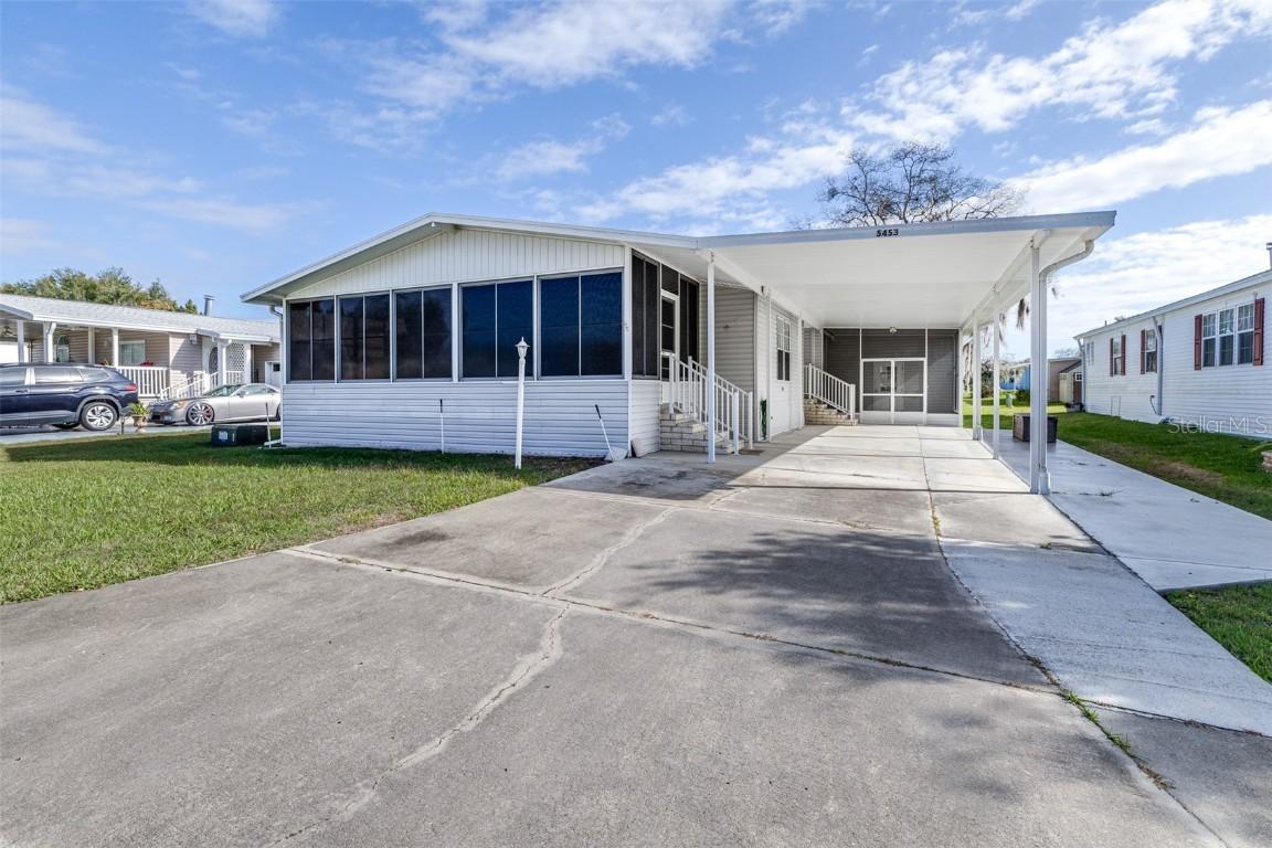 5453 Williamsburg Ln., Wildwood, FL 34785