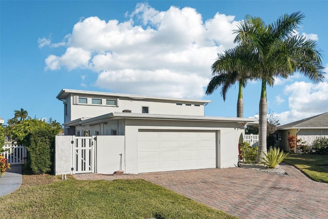 11055 6th St., Treasure Island, FL 33706
