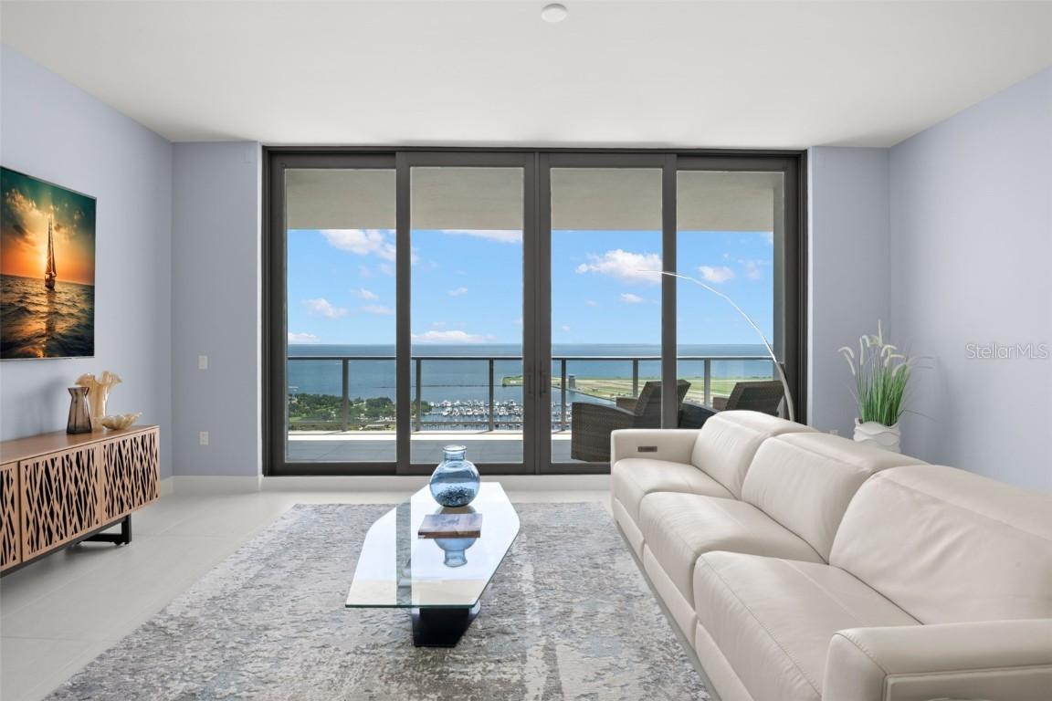 301 1st St. #2402, St Petersburg, FL 33701