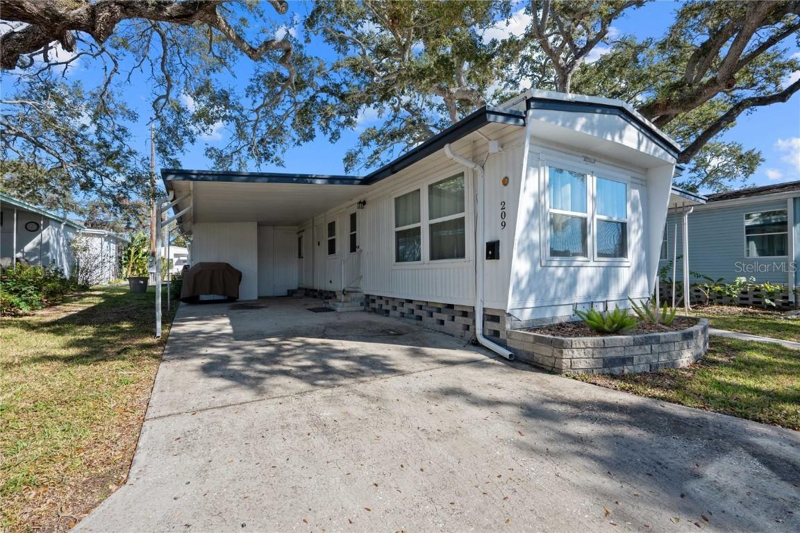 585 Sky Harbor Dr. #209, Clearwater, FL 33759