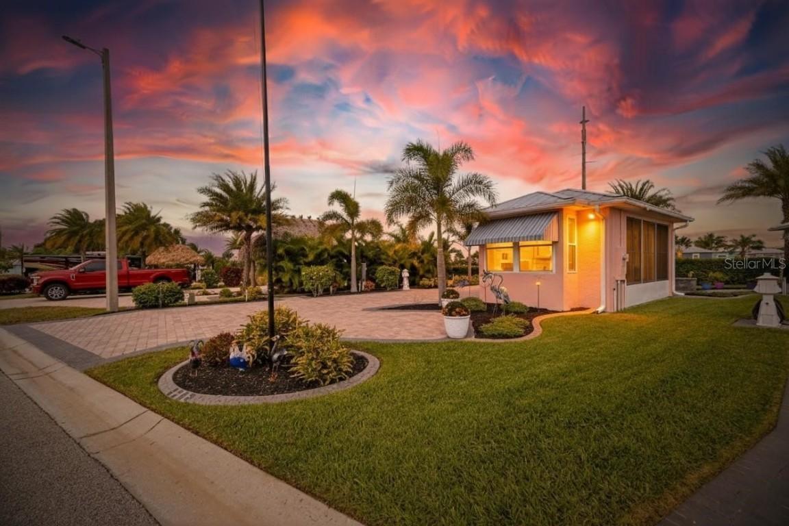 3283 Red Tail Hawk Dr., Polk City, FL 33868