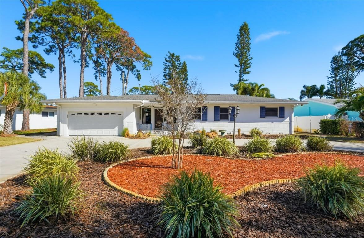 1302 Robin Rd., St Petersburg, FL 33707