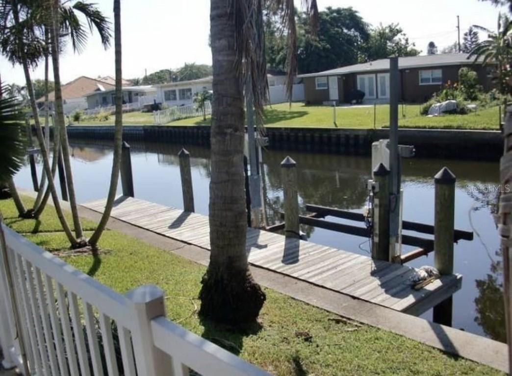 9570 Sun Isle Dr., St Petersburg, FL 33702