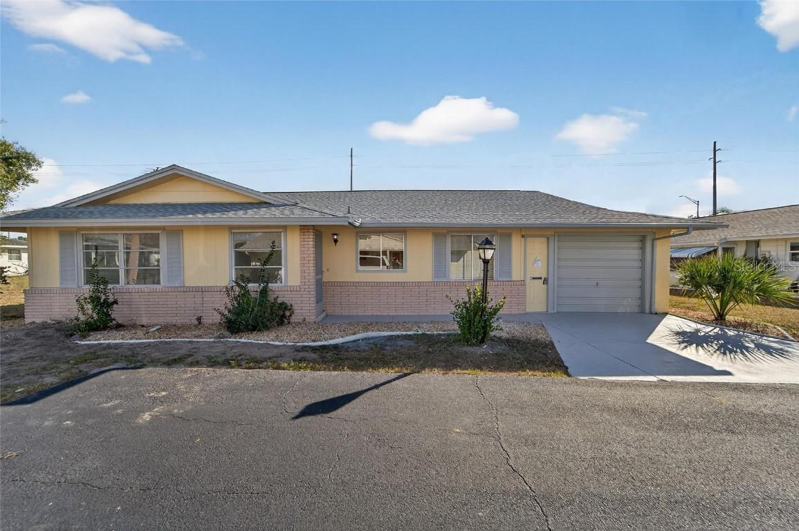 705 Churchill Pl., Sun City Center, FL 33573