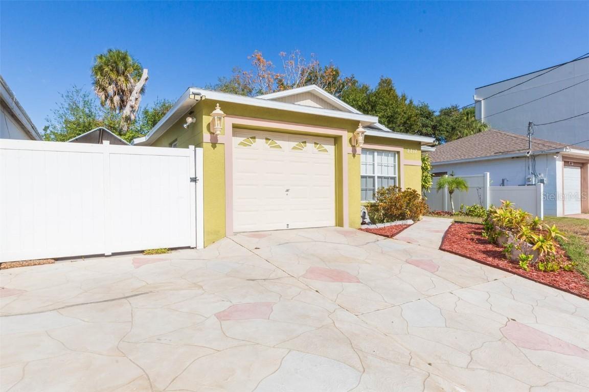 2212 E Columbus Dr., Tampa, FL 33605