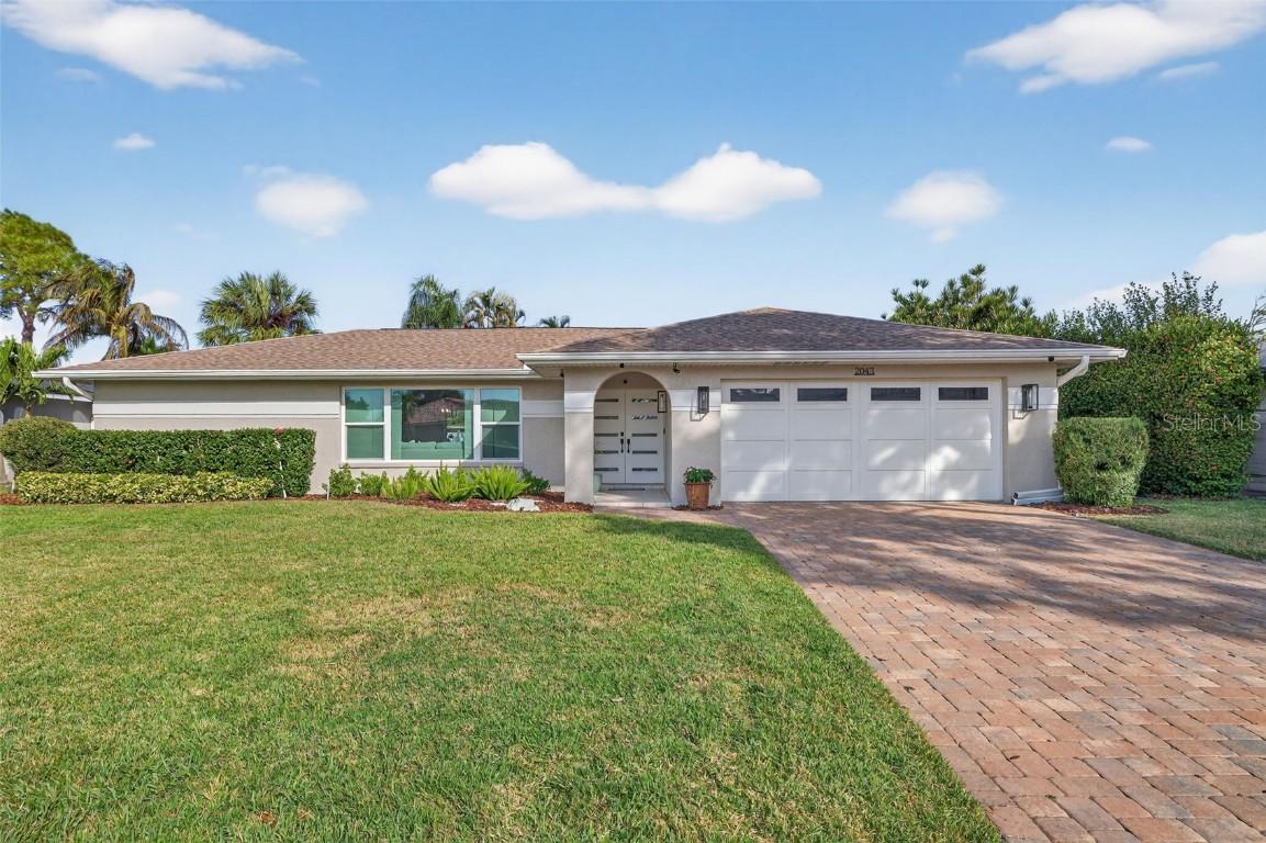 2043 Tanglewood Way, St Petersburg, FL 33702
