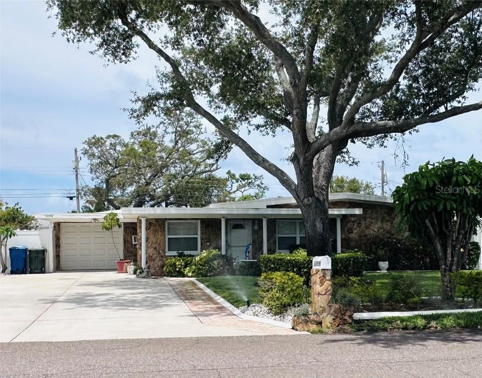 12156 144th St., Largo, FL 33774