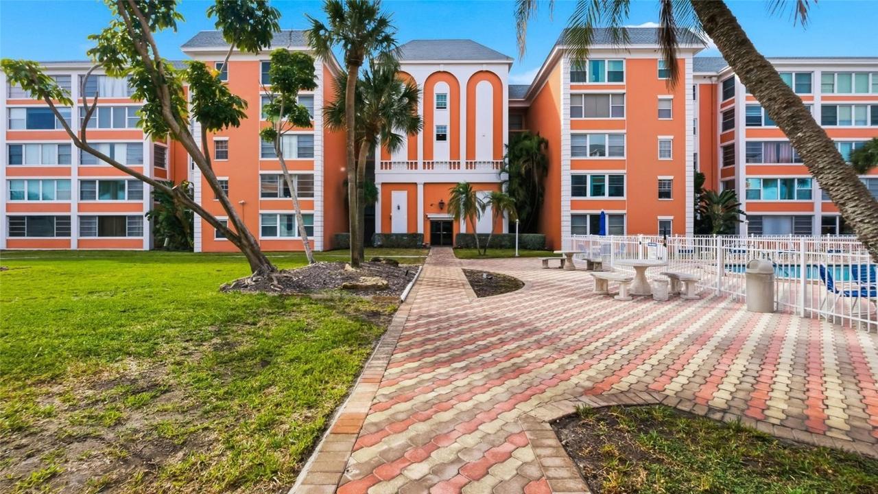 6960 20th Ave N #109, St Petersburg, FL 33710