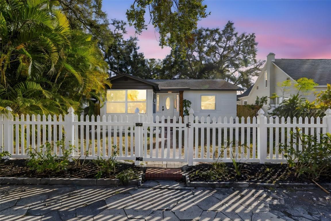 1520 20th Ave., St Petersburg, FL 33704