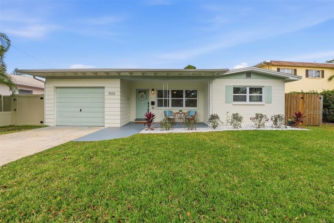 7033 Hibiscus Ave., South Pasadena, FL 33707
