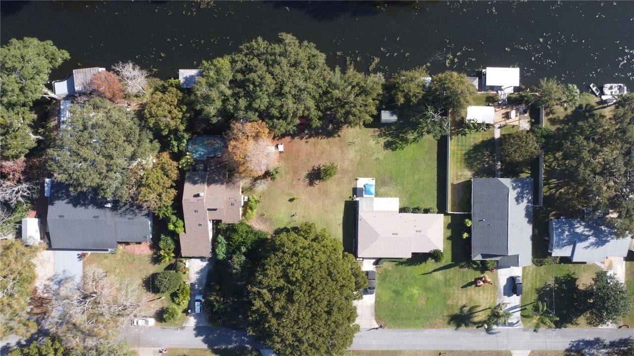 Lisa Dr., Tavares, FL 32778